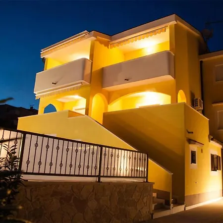 Apartment Lovely In Rogoznicko