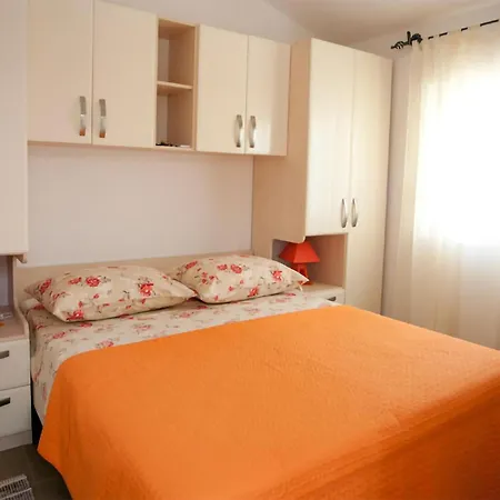 Appartement Lovely In Rogoznicko Zečevo