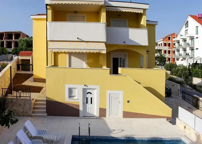 Lovely In Rogoznicko Daire